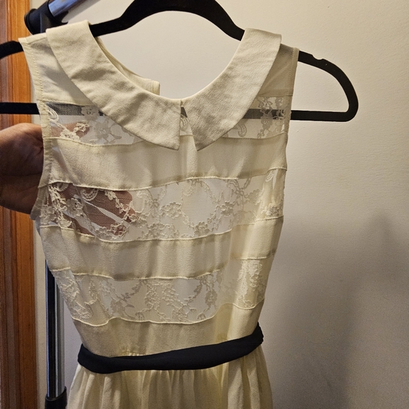 White sheer areas light dress with blue belt - Picture 5 of 7